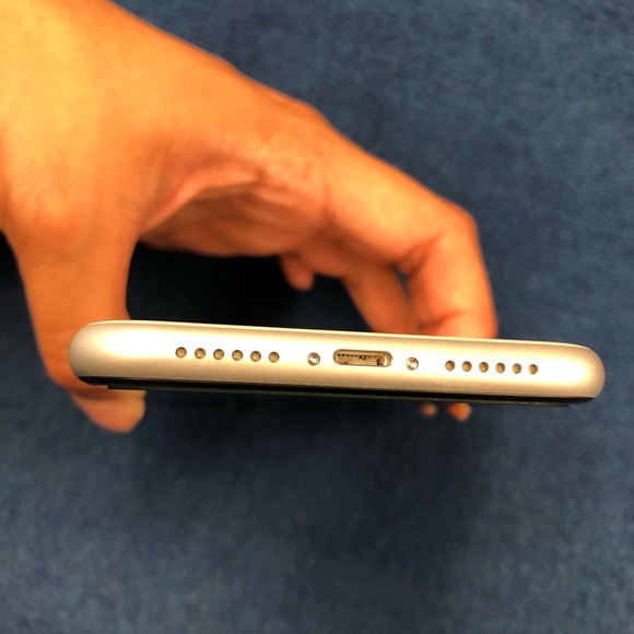 iPhone XR - Picture 6 of 8